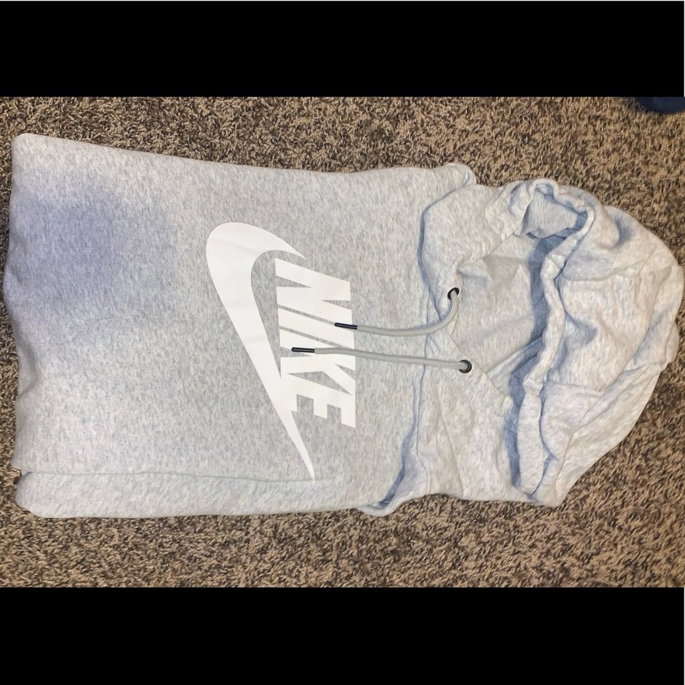 Brand is Nike, size is XL, color is Grey